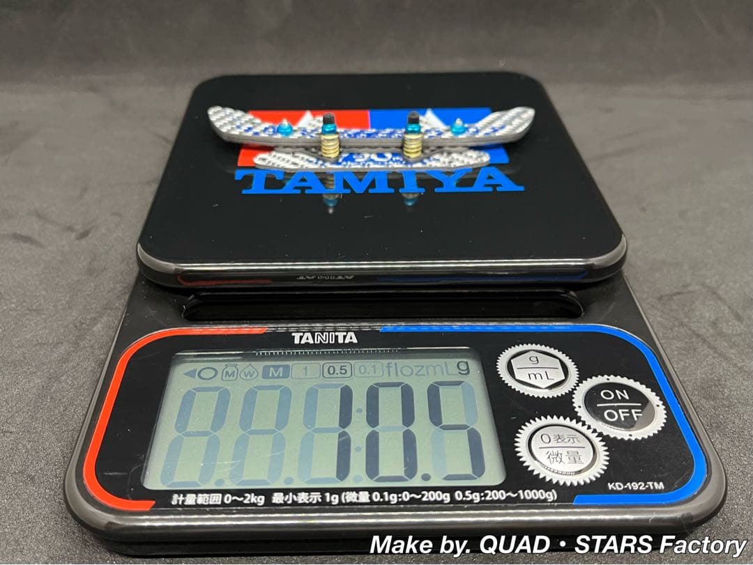 【ミニ四駆パーツ】2軸ATリジットバンパー　30周年／シルバー　3mm厚カーボン