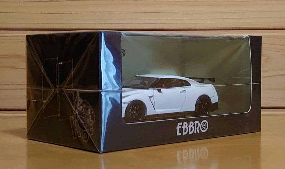 エブロEBBRO 日産NISSAN GT-R NISMO 1/43 ホワイト
