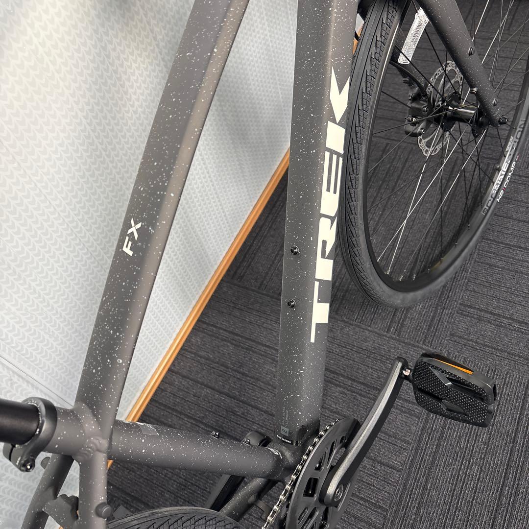 TREK クロスバイク マットブラック FX2新車。1月末迄出品！