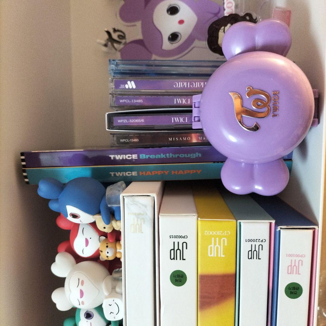 TWICE　まとめ売り　アルバム　アクスタ　ガチャ　缶バッチ　ペンライト　トレカ