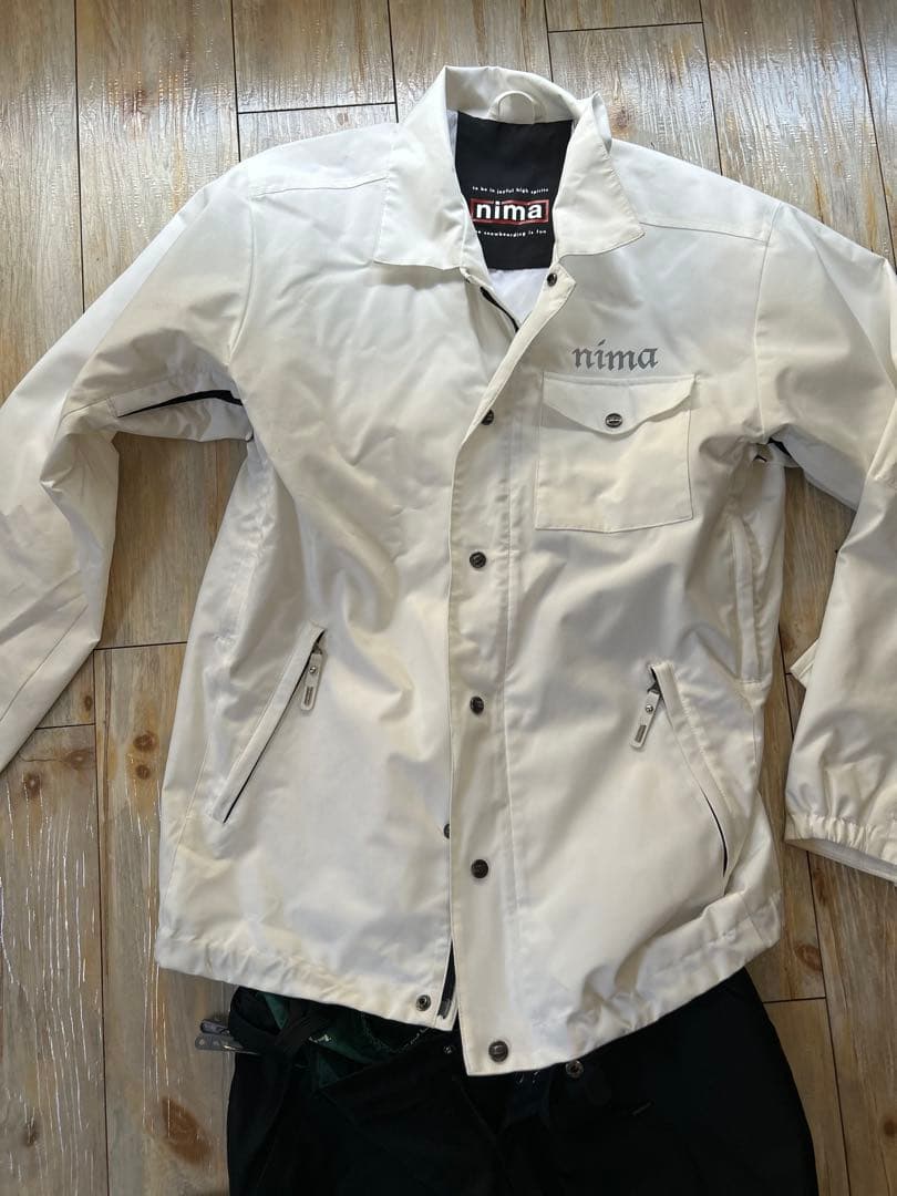 nima フード付きスウェットシャツとスノーボードウェアセット