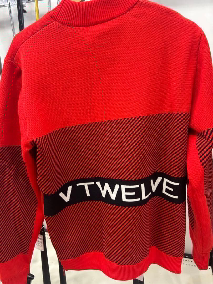 V12 レッド クルーネックセーター L