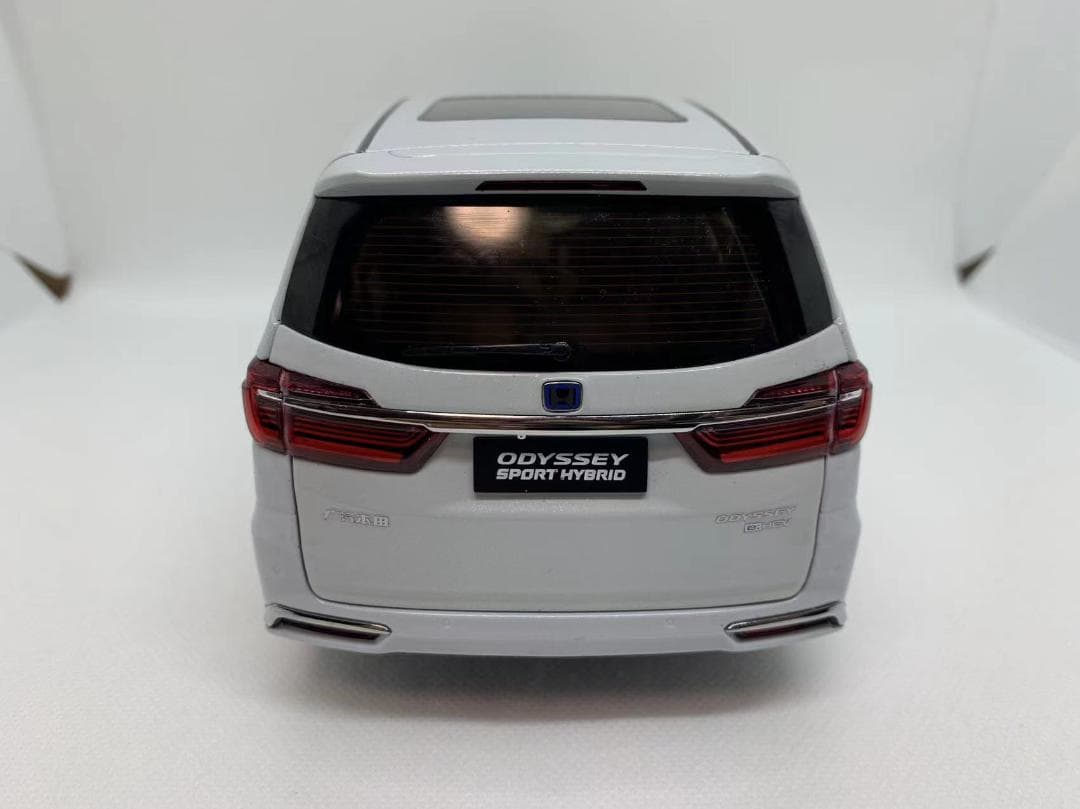 302-001 1/18 ホンダ オデッセイ 2022 ホワイト