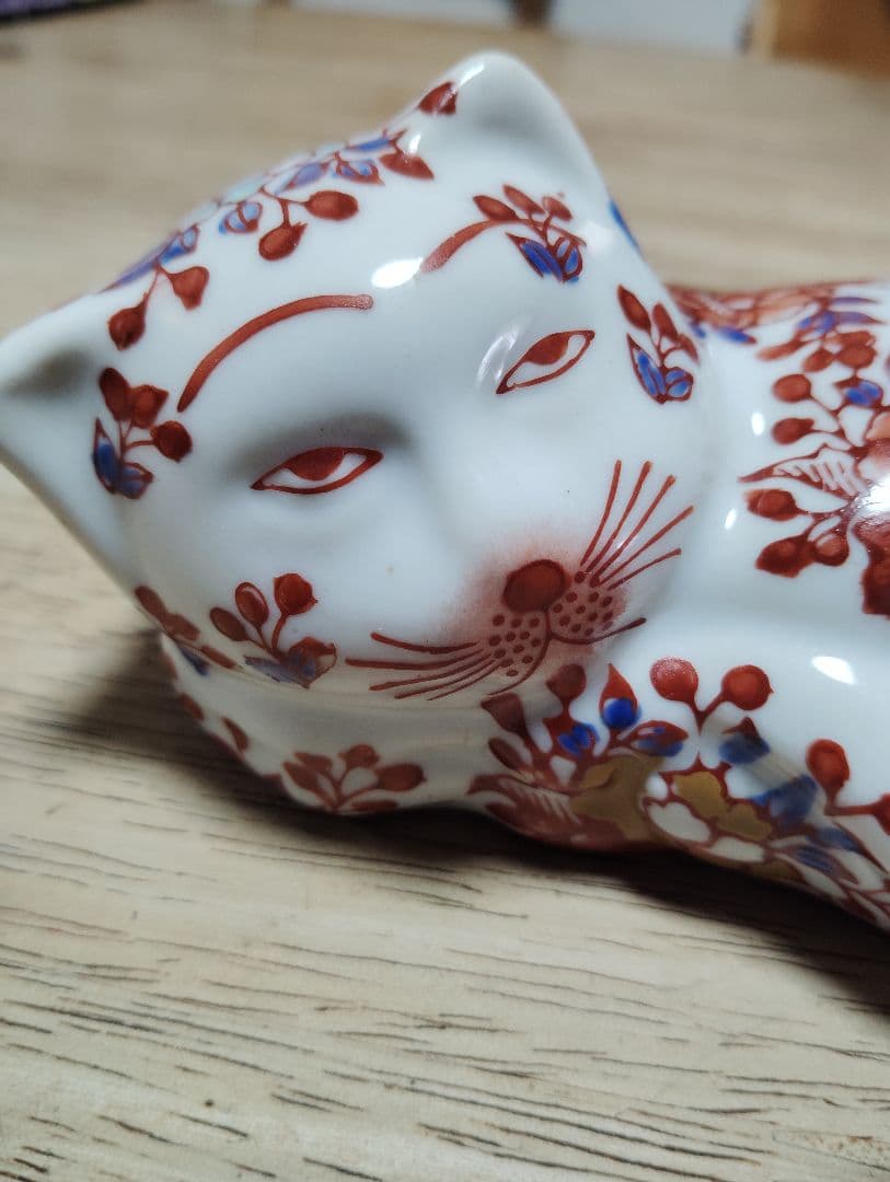 伊万里焼　猫　花模様　置物