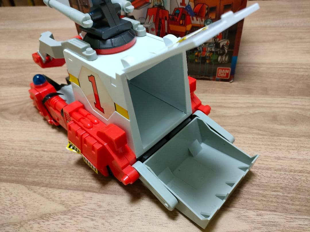 N*v様 バンダイ 元祖SDガンダム106ファイヤーブレイザー