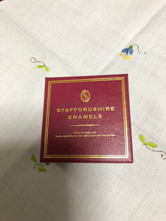 英国スッタフォードシャー　エナメルピルケース