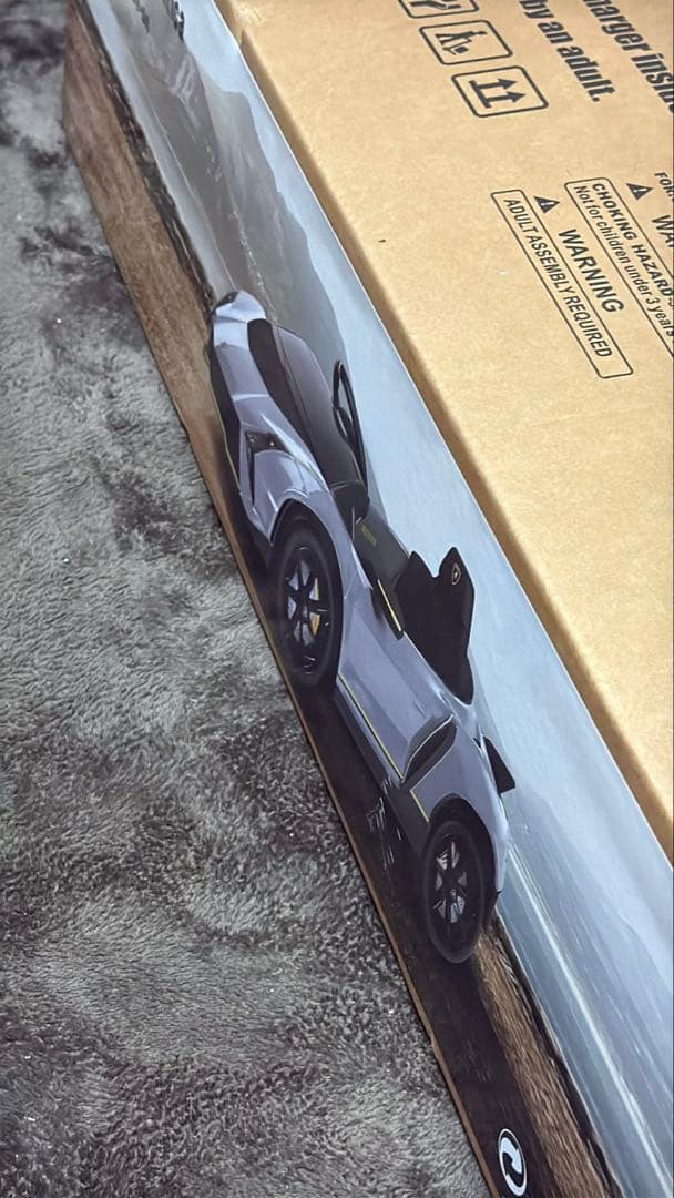 Lamborghini風電動乗用車 ホワイト