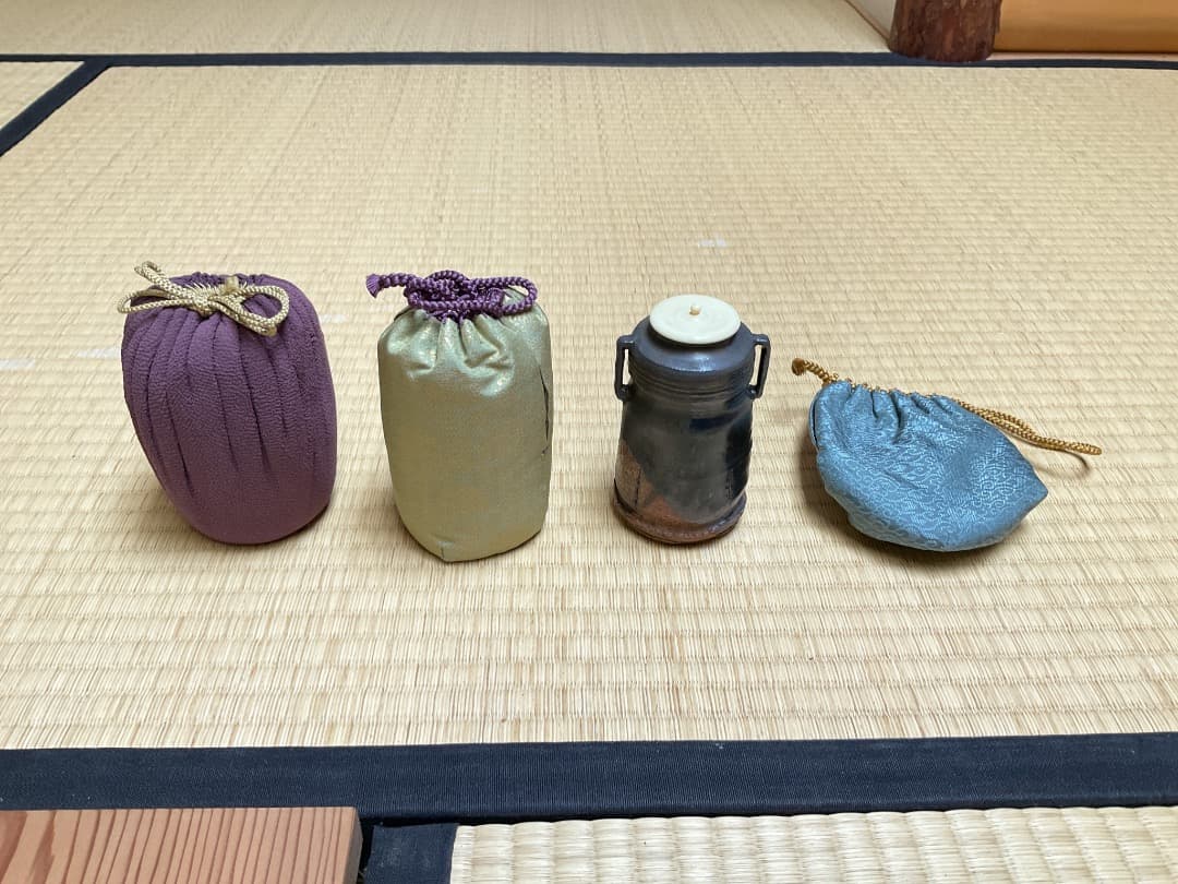 堀内宗完　瀬戸耳付茶入「千年翠」043