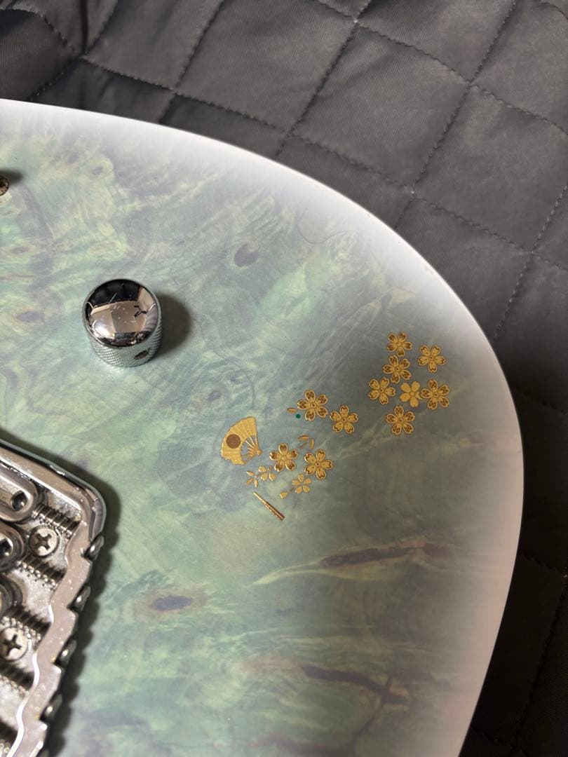 レガター　Legator 8弦　ギター