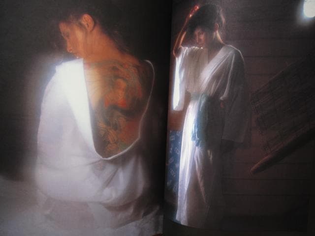 花真衣刺青　三代目彫よし　横浜彫友睦会