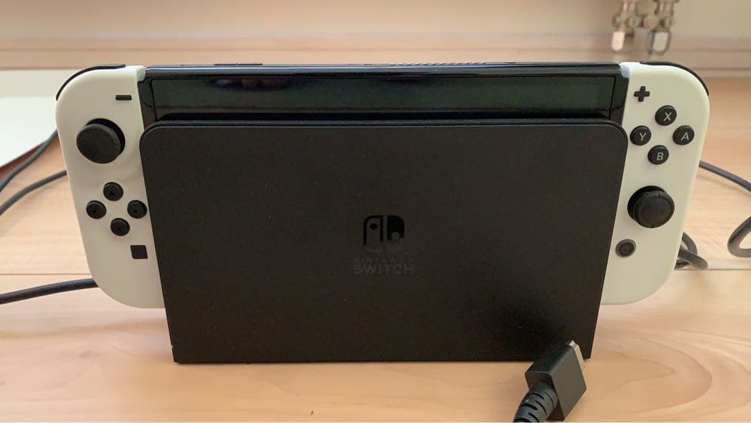 Nintendo Switch (OLEDモデル) ピンク値下げ