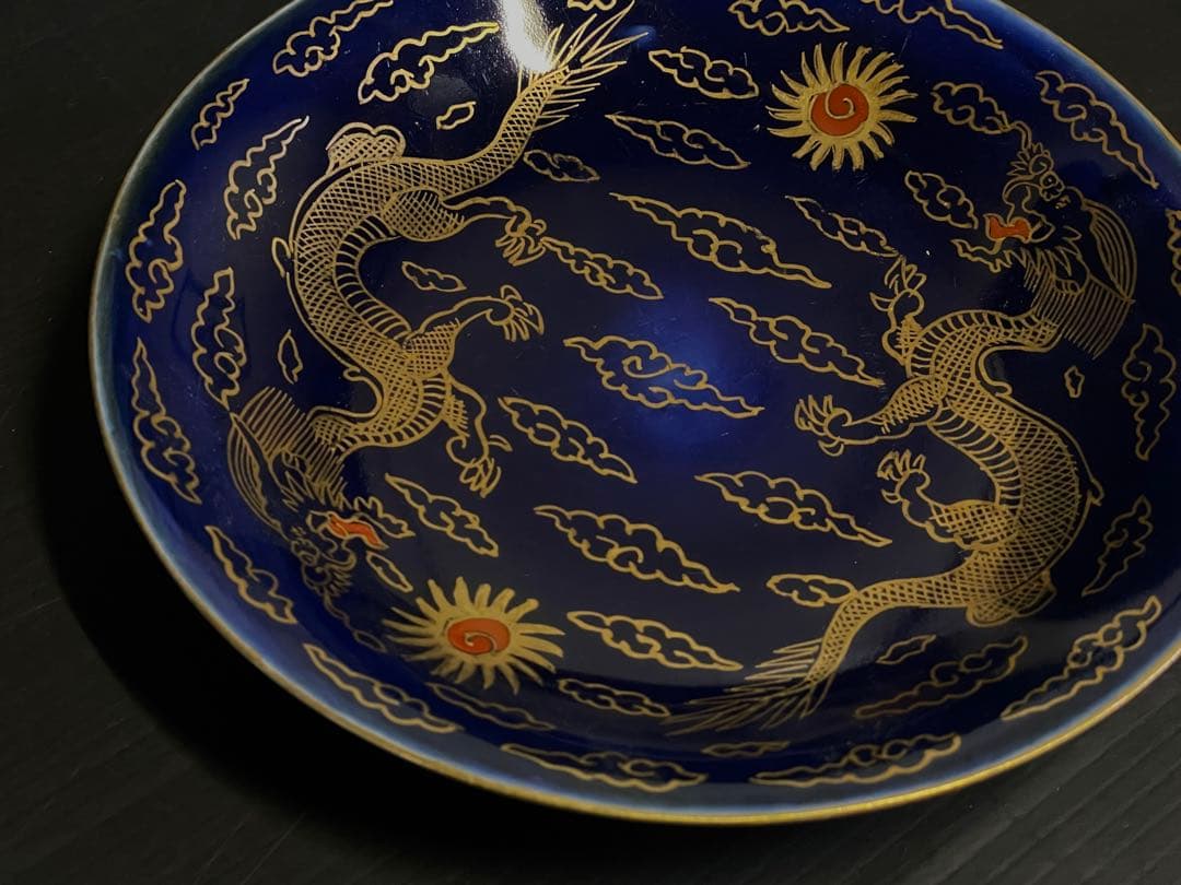「母」 中国古玩 大清乾隆年製 十錦 金彩 龍文 瑠璃 中皿 （108Ｂ）
