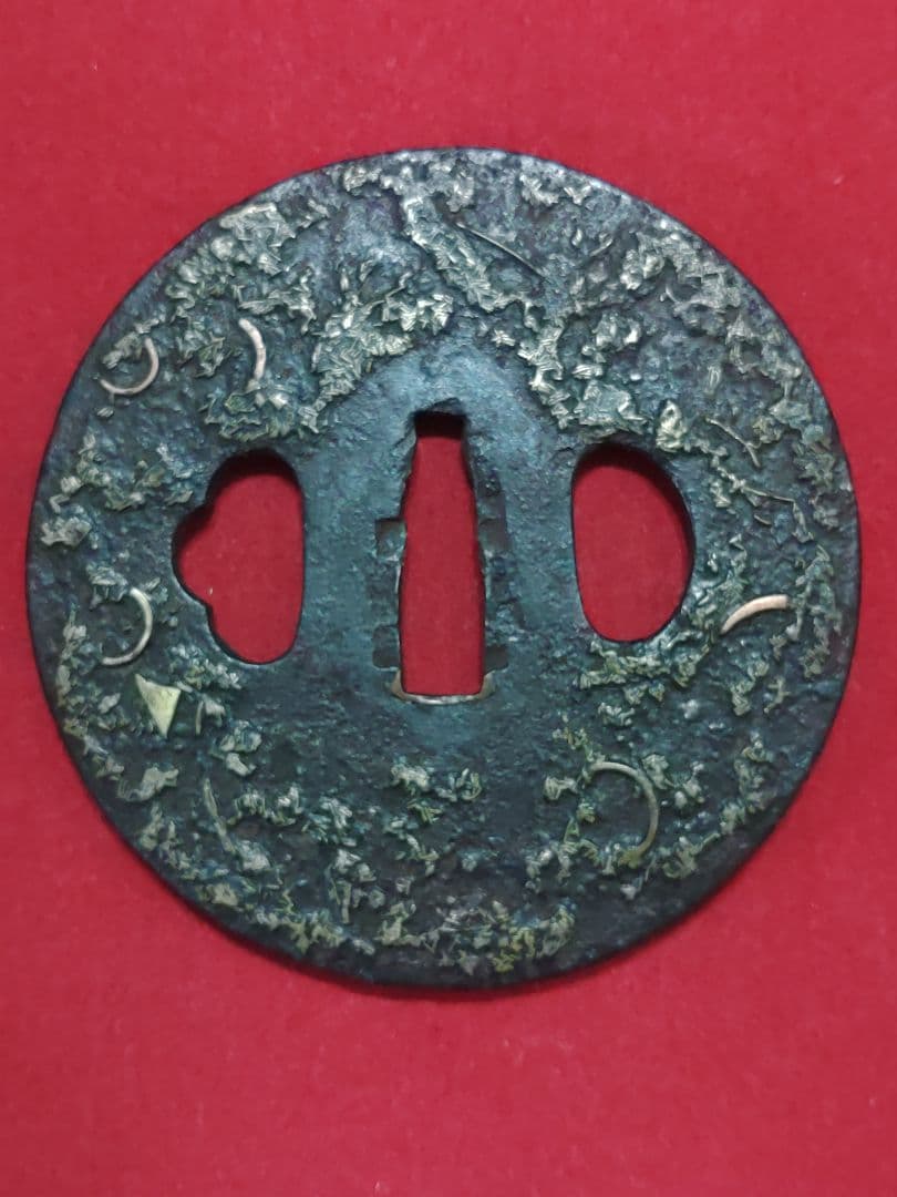 円形鍔　吹き寄せ象嵌　唐草模様　真鍮・銅象嵌　責金入　武具　ツバ　可愛い鍔　鉄製