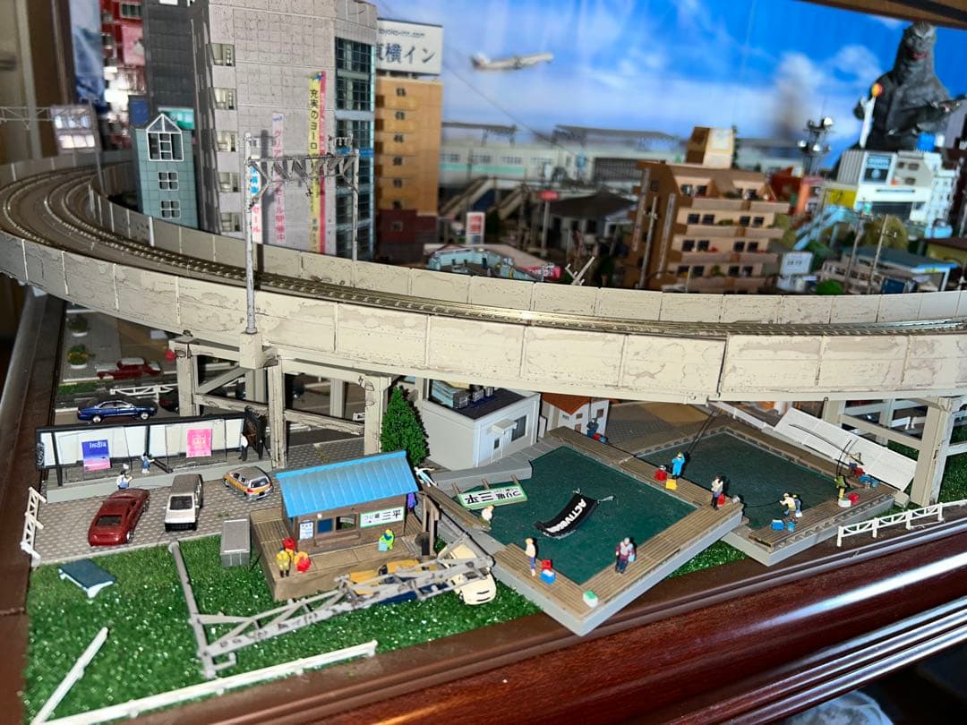 都市風景模型 ジオラマ　　ゴジラ　鉄道　Nゲージ