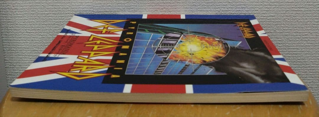 DEF LEPPARD PYROMANIA バンドスコア