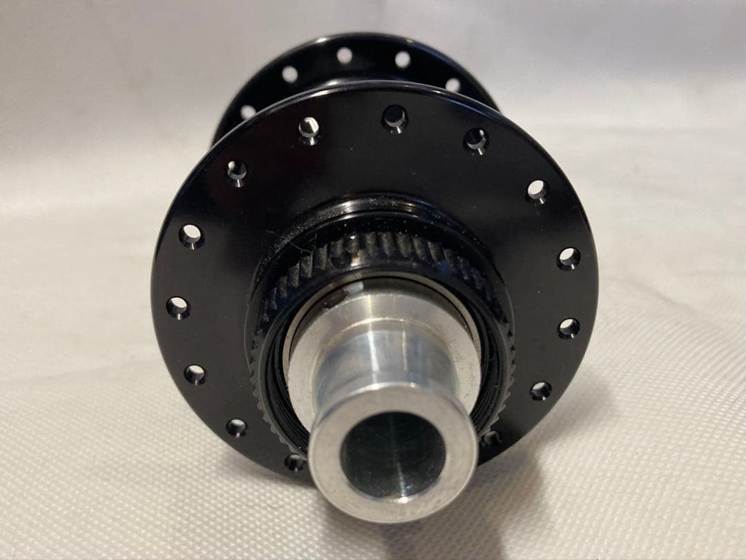 WHITE INDUSTRIES CLD リアハブ　 ブラック