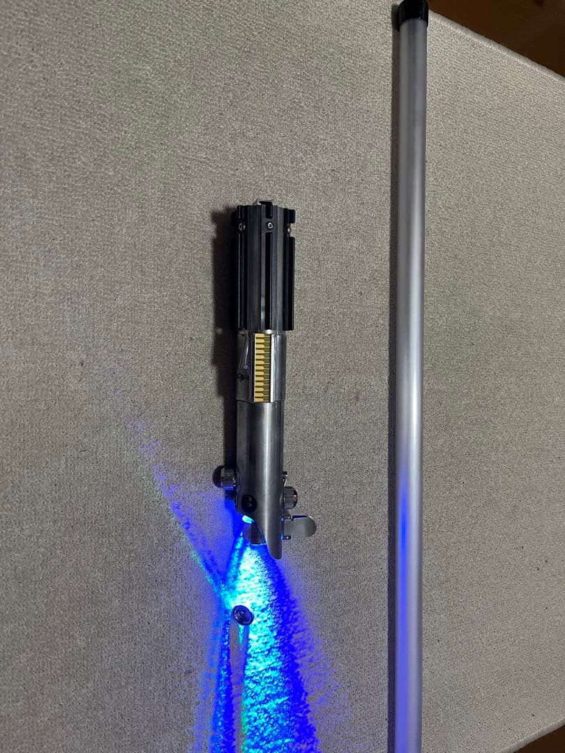 カスタムライトセーバー　ヴェイダーズボルト社製　グラフレックス