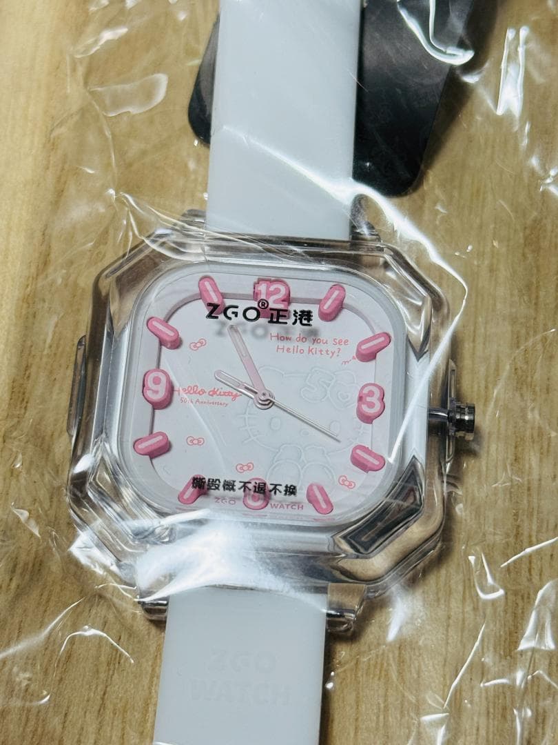 ハローキティ50周年 クリアホワイト サンリオ 腕時計 限定 海外 コラボ