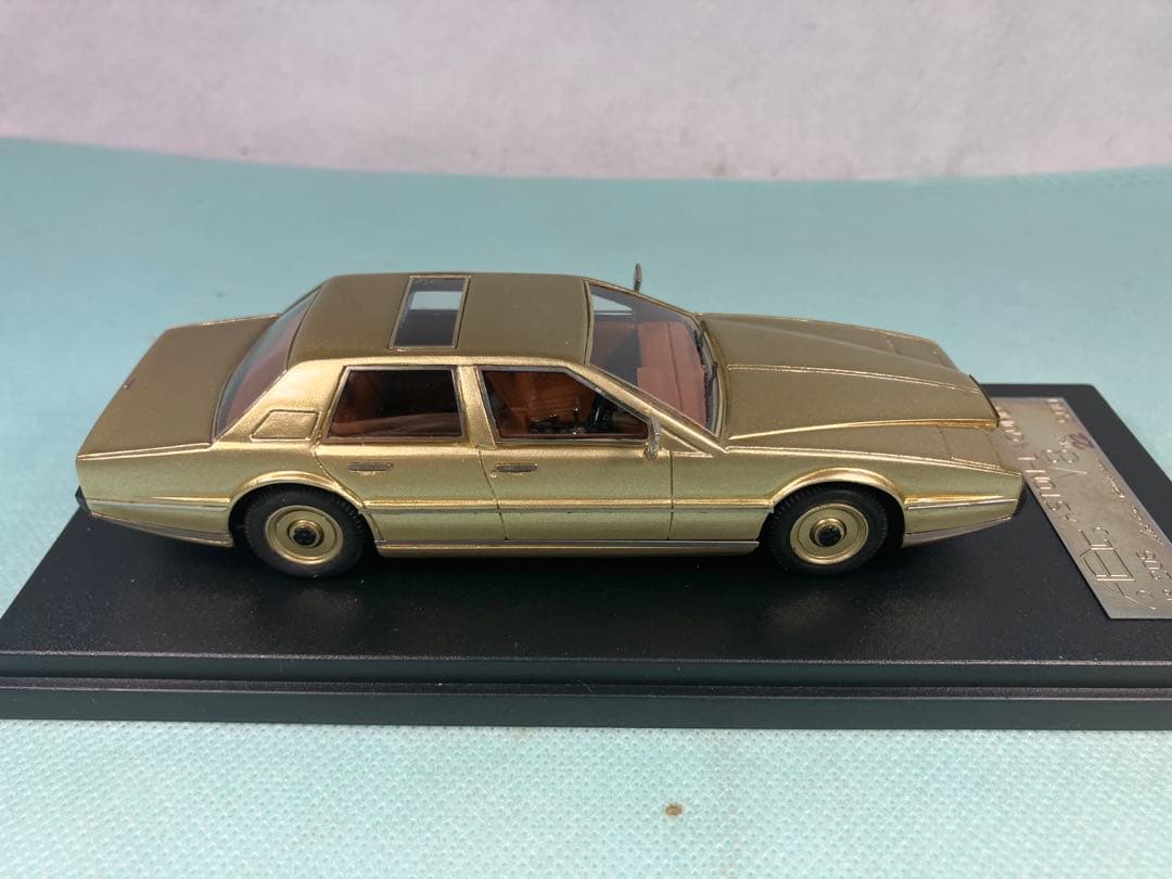 ABC Brianza製アストン・マーティン V８　ラゴンダ　Mk.Ⅱ 金色
