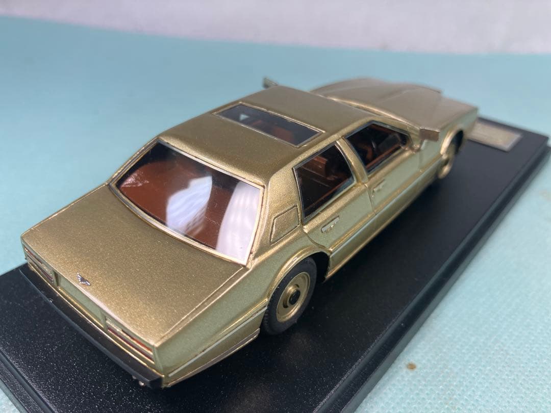 ABC Brianza製アストン・マーティン V８　ラゴンダ　Mk.Ⅱ 金色