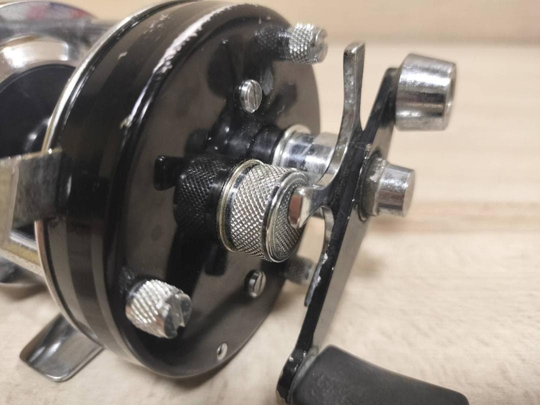 ★アブガルシア　アンバサダー5000C　ビンテージ　リール ブラック