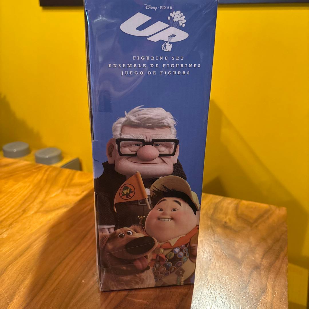 カールじいさんの空飛ぶ家　フィギュアセット　上海ディズニー