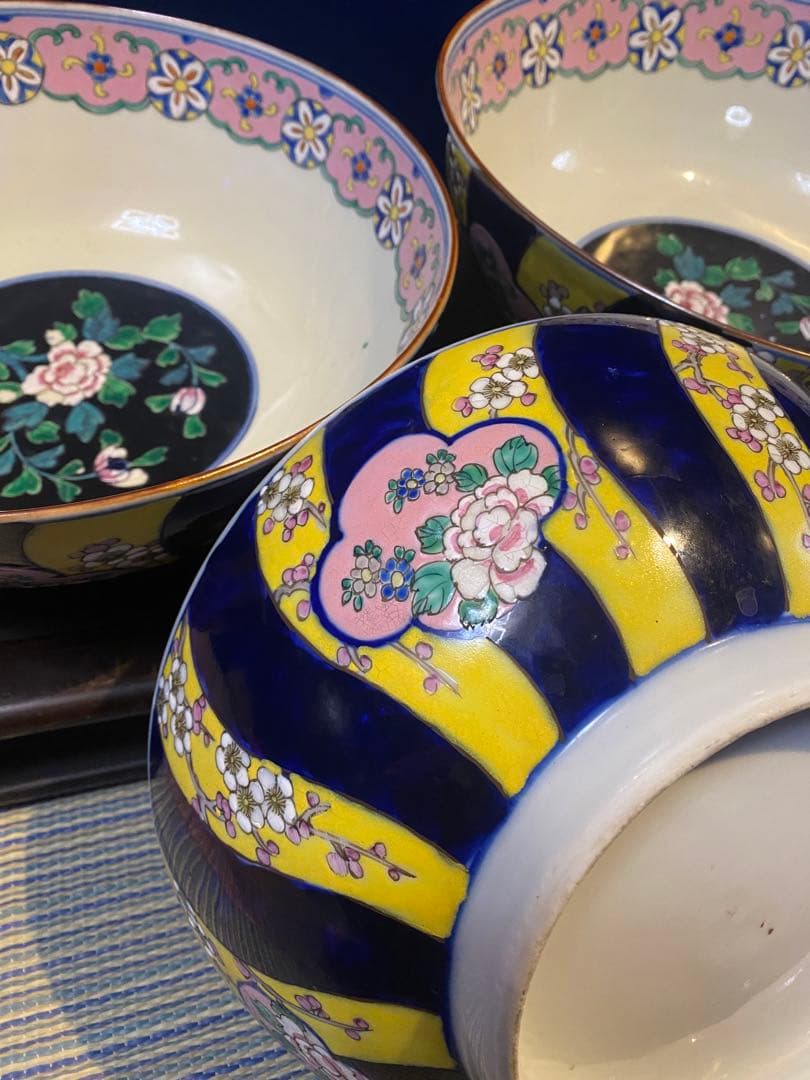 中国美術　色絵　窓絵吉祥紋　大中小　８寸・９寸・1尺　鉢　深鉢　3鉢揃い　木箱