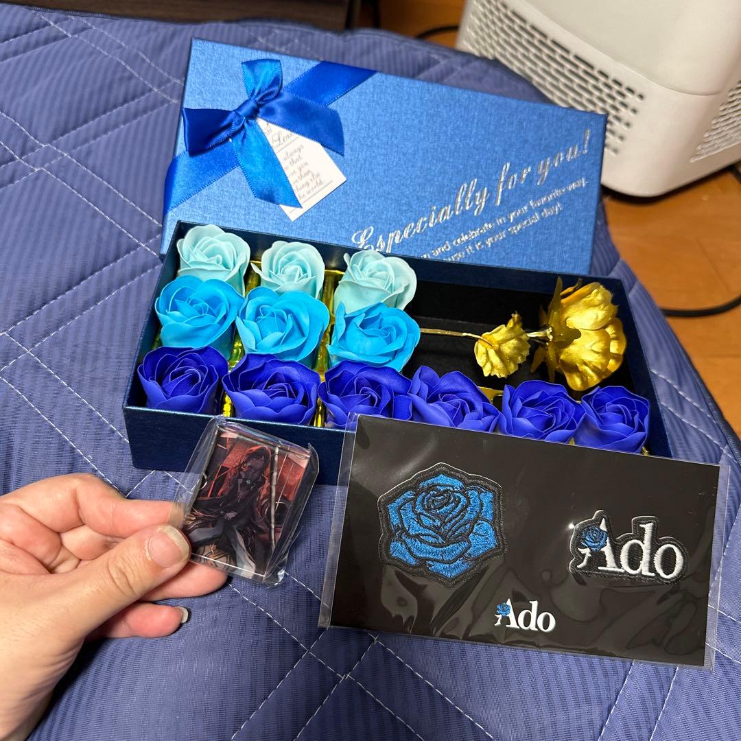 Ado心臓限定アクリルブロックとワッペンとAdo大好きな青い薔薇のギフトボックス