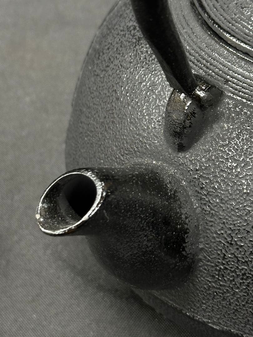 【美品】南部　南部鉄器　南部鉄瓶　鉄瓶　平丸菊　2.2L OH3-2