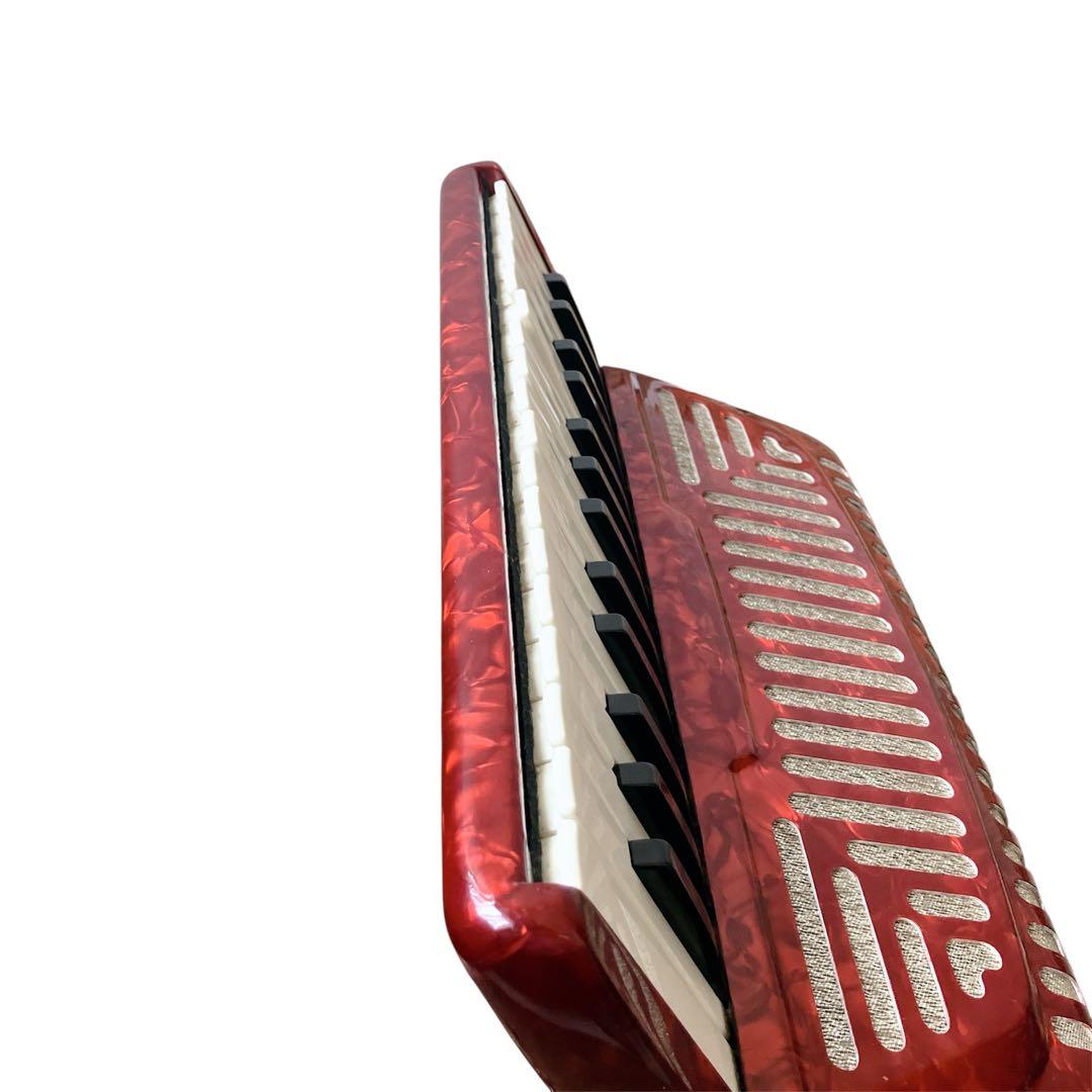 YAMAHA 赤 アコーディオン 30鍵盤　8905