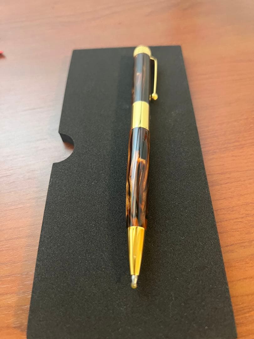 百の模様！　新品　伊東屋ROMEO No.3 ボールペン細軸　オーリックアンバー