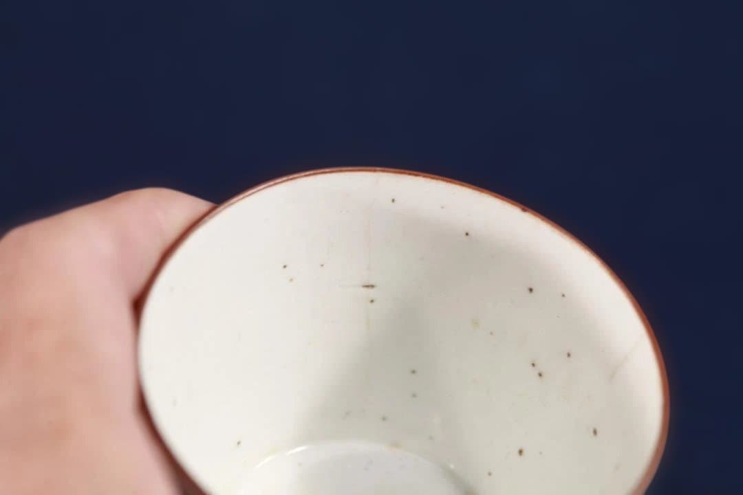 575 藍柿右衛門手染付柏文様蕎麦猪口　江戸前期