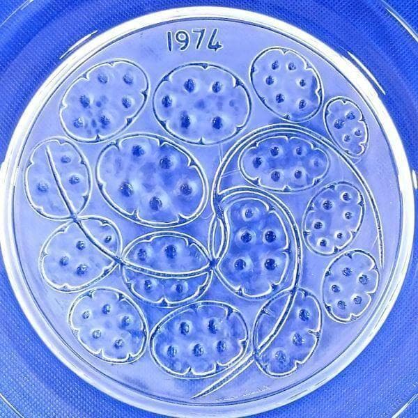 ラリック イヤープレート 銀貨 クリスタルガラス 飾り皿 フランス アンティーク