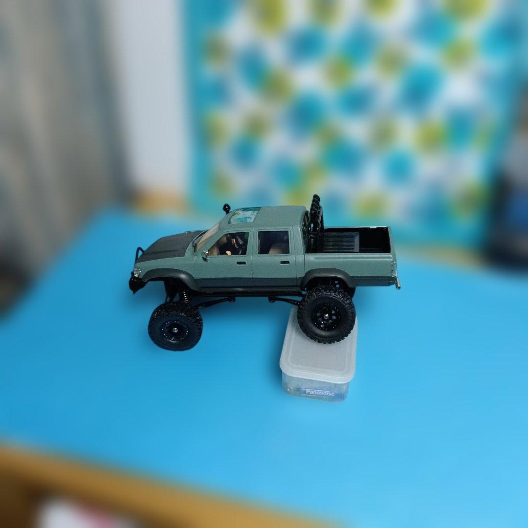 ハイラックスサーフ　R／Cカー1:16 塗装済完成品