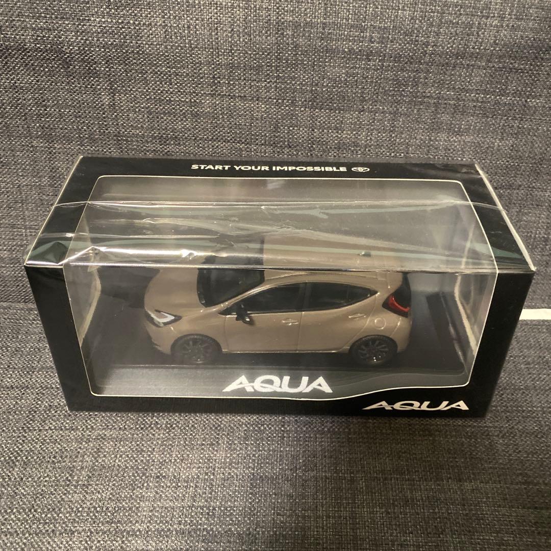 新型アクア　ミニカー　マットバス