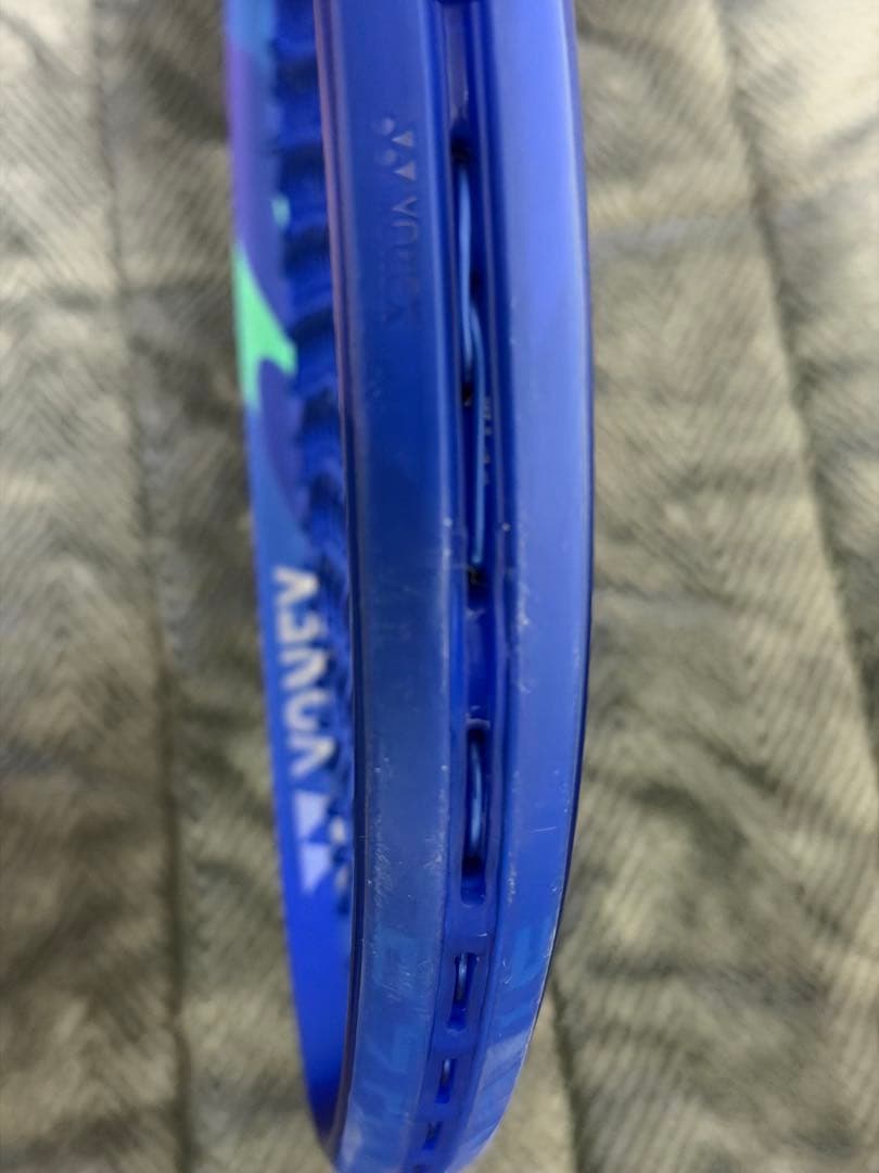 ヨネックス　イーゾーン 100 (2025年モデル)グリップサイズ2