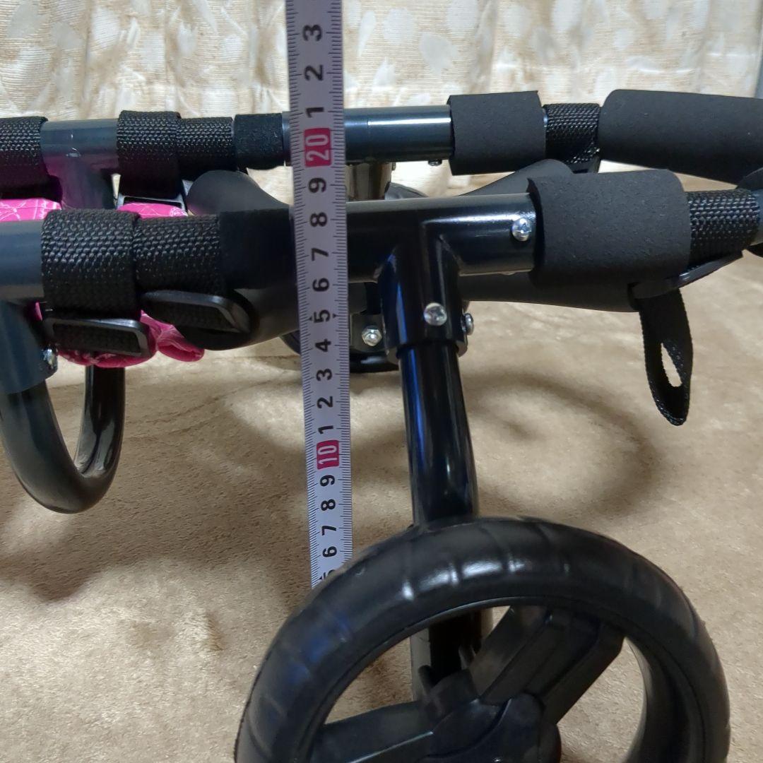 ワンちゃん4輪　M.ダックス等　リハビリ　食事補助　犬用車椅子　介護　犬の歩行器