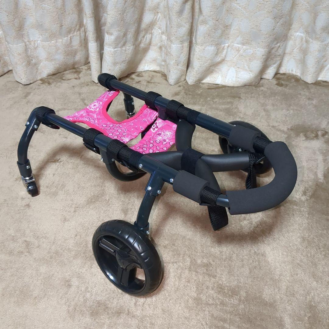 ワンちゃん4輪　M.ダックス等　リハビリ　食事補助　犬用車椅子　介護　犬の歩行器