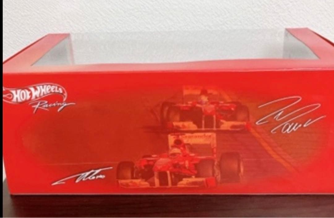 マテル　フェラーリ 150°ITALIA　F.アロンソ　1/18　ドライバー付