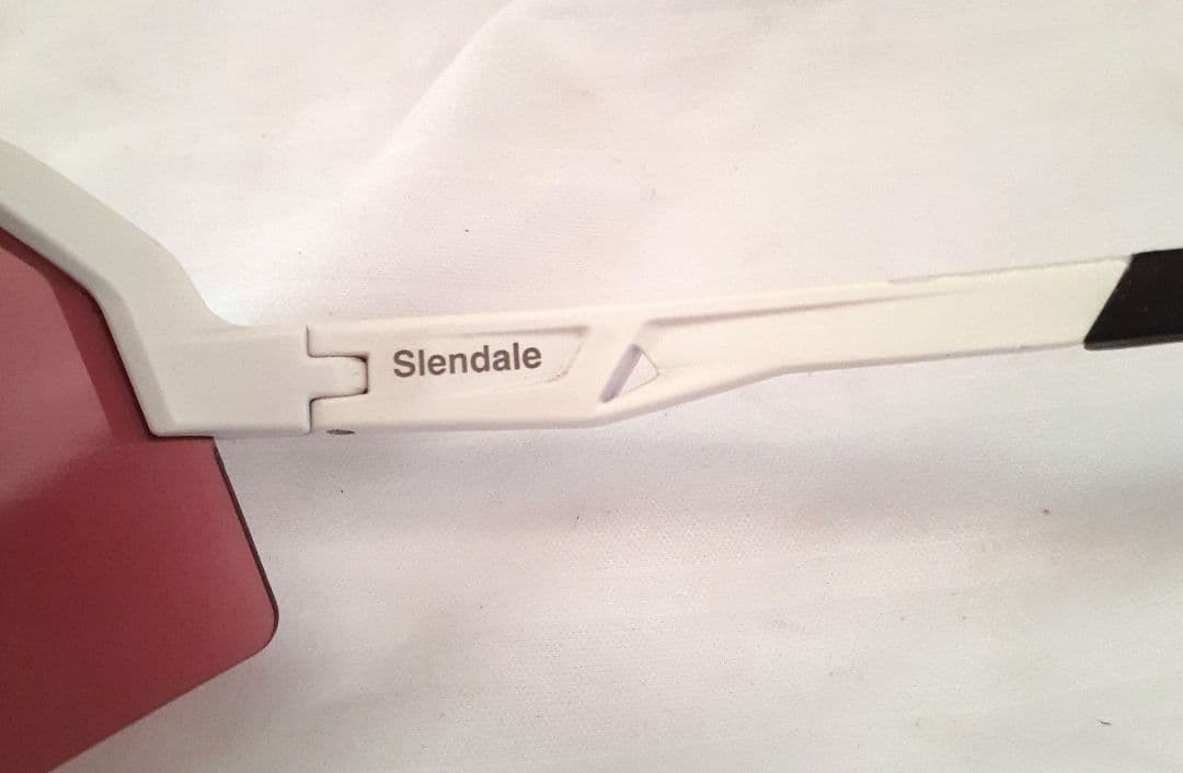 美品中古100% Slendale ホワイト レッド ワンハンドレッド