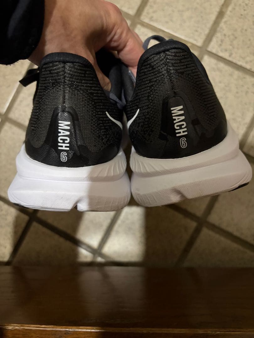 ホカオネオネ　マッハ6 メンズ25.0cm