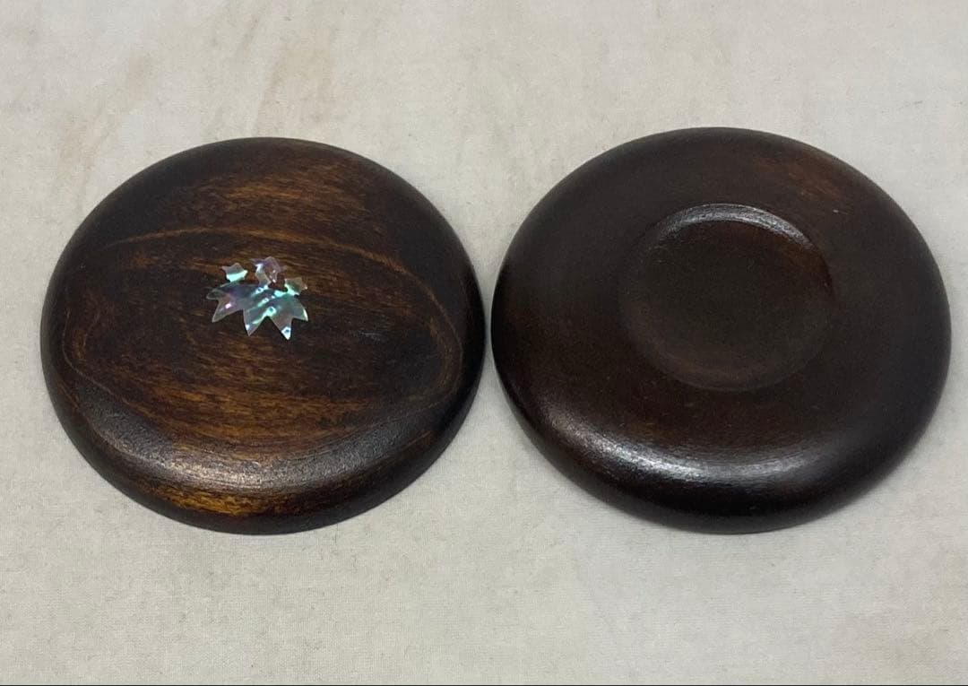 B528b 香合　夏目有彦作　共箱　笹竜胆図　木地漆塗　青貝　茶道具