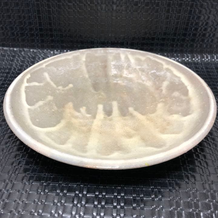 究極の古美術◼️蔵から美しい波の様な釉薬が流れているお皿が出て来ました、茶道具