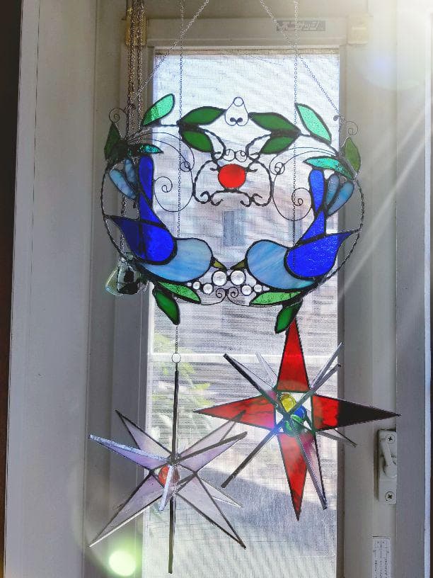 幸運を呼ぶ！平和のシンボル　ステンドグラス　ツインバードのサンキャッチャー