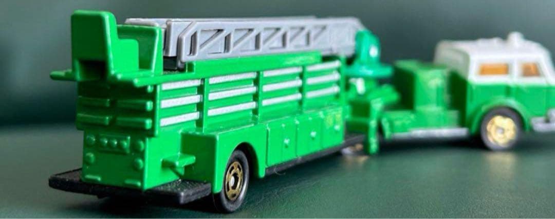 ロングトミカ アメリカン ハシゴ消防車 グリーン