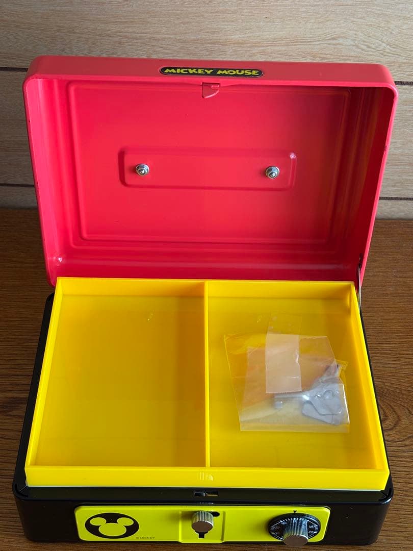 【美品・希少！】ミッキーマウス　ミニ金庫　手持ち金庫