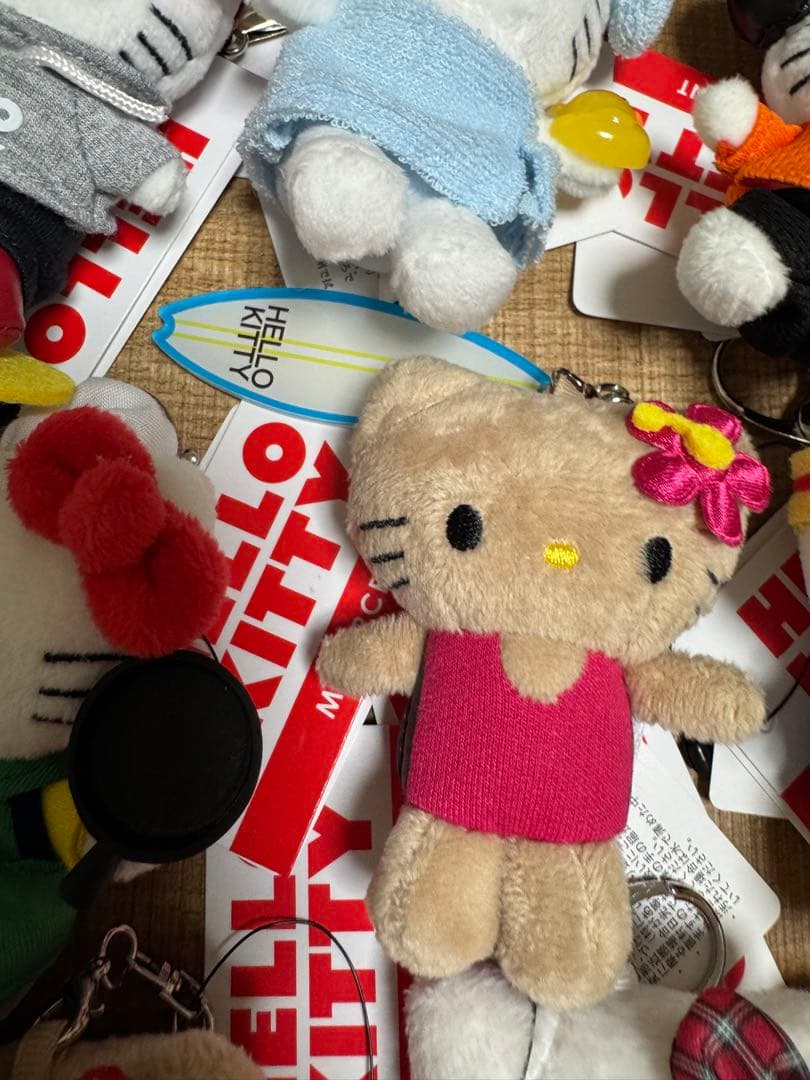 【新品】ME％ × Hello Kitty 限定コラボ マスコット 全27種