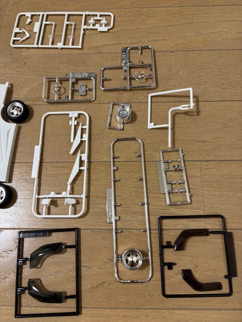 アオシマ1/24アズマックス100ハイエース、バニングパーツセット(ジャンク品)