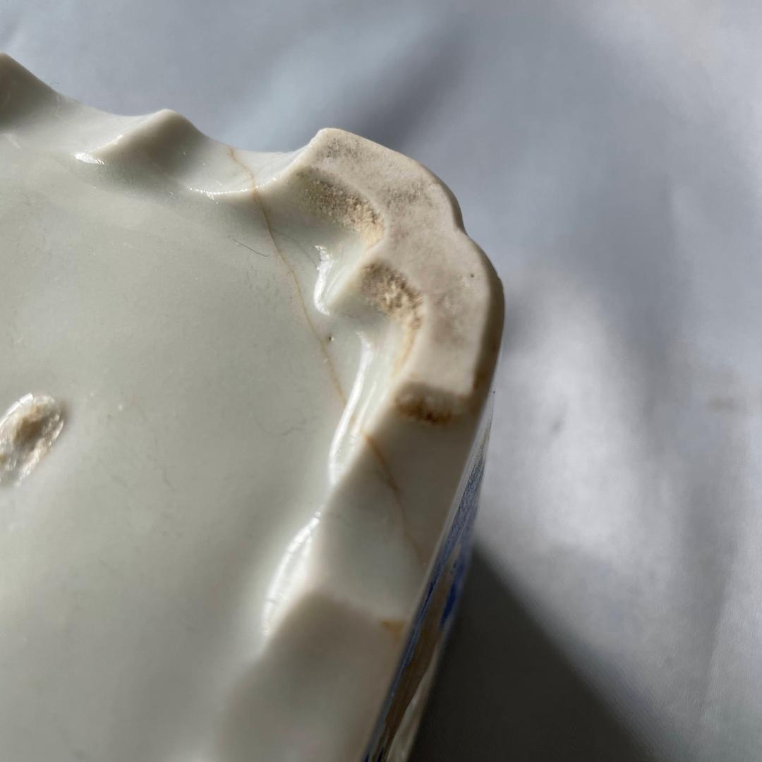 京の骨董品です！少し大きめ 四角の盃台 金彩 染付 長寿盃付 K2532