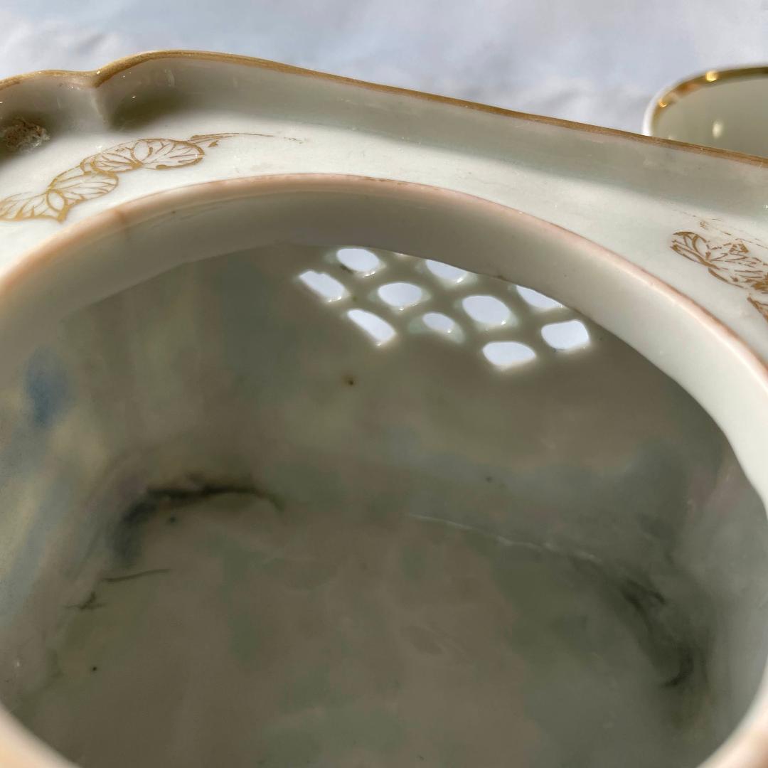 京の骨董品です！少し大きめ 四角の盃台 金彩 染付 長寿盃付 K2532